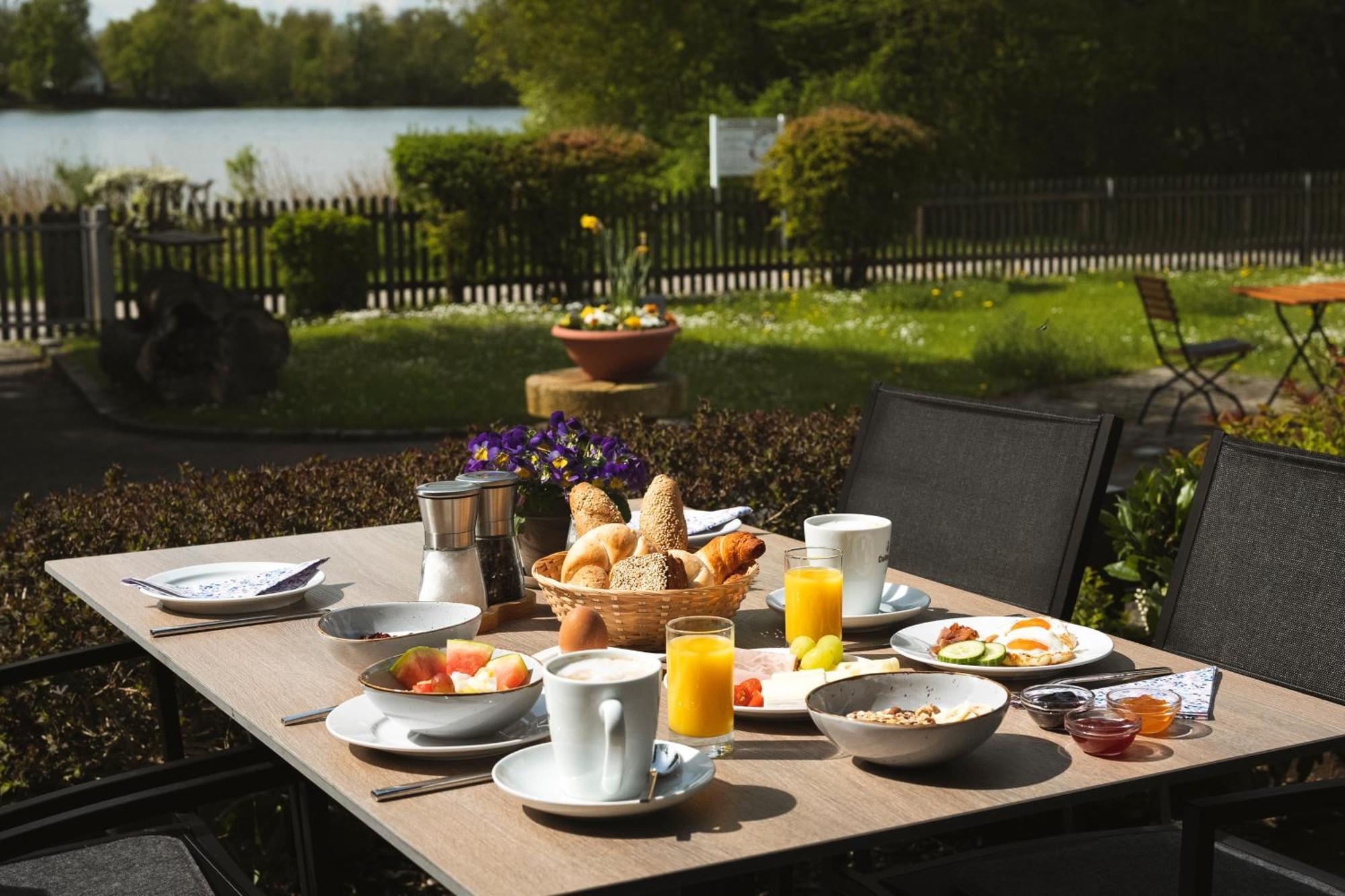 Sopherl Am See - Fruehstueck Auf Der Seeterrasse, Sehr Ruhig Und Wunderschoen Am See, 3 Minuten Nach Oberpfaffenhofen, Viele Radtouren, Restaurants & Cafes In Der Umgebung Weßling 외부 사진