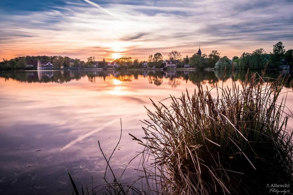 Sopherl Am See - Fruehstueck Auf Der Seeterrasse, Sehr Ruhig Und Wunderschoen Am See, 3 Minuten Nach Oberpfaffenhofen, Viele Radtouren, Restaurants & Cafes In Der Umgebung Weßling 외부 사진